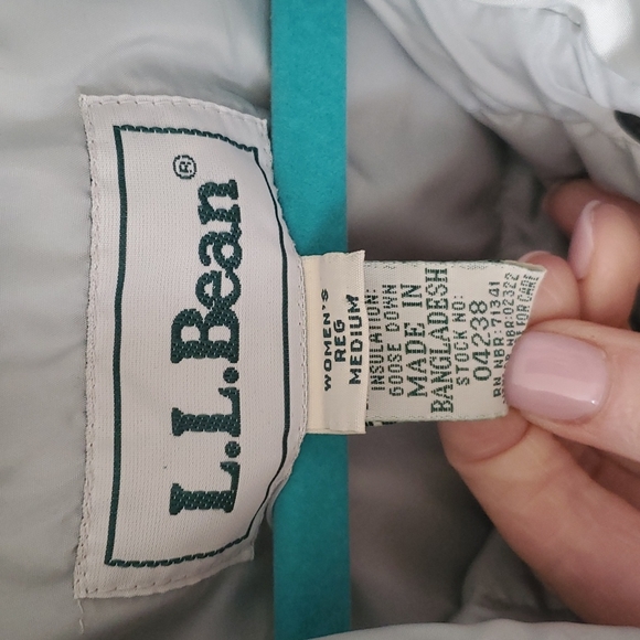 Women's LL Bean goose down vest - Picture 5 of 7
